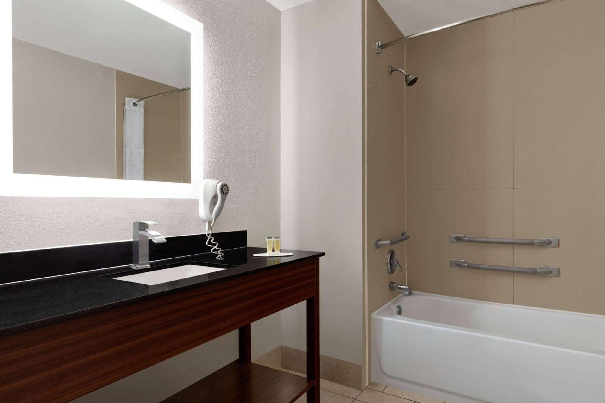 Days By Wyndham Hotel Covington
